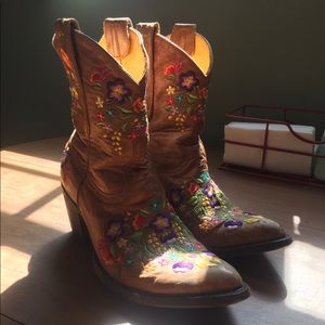 Old Gringo embroidered boots